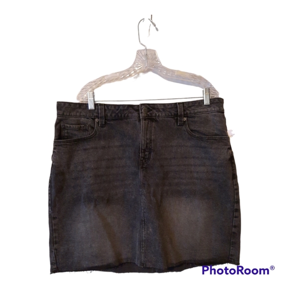 Old Navy Dresses & Skirts - Old Navy Black Distressed Denim Skirt 20 Women